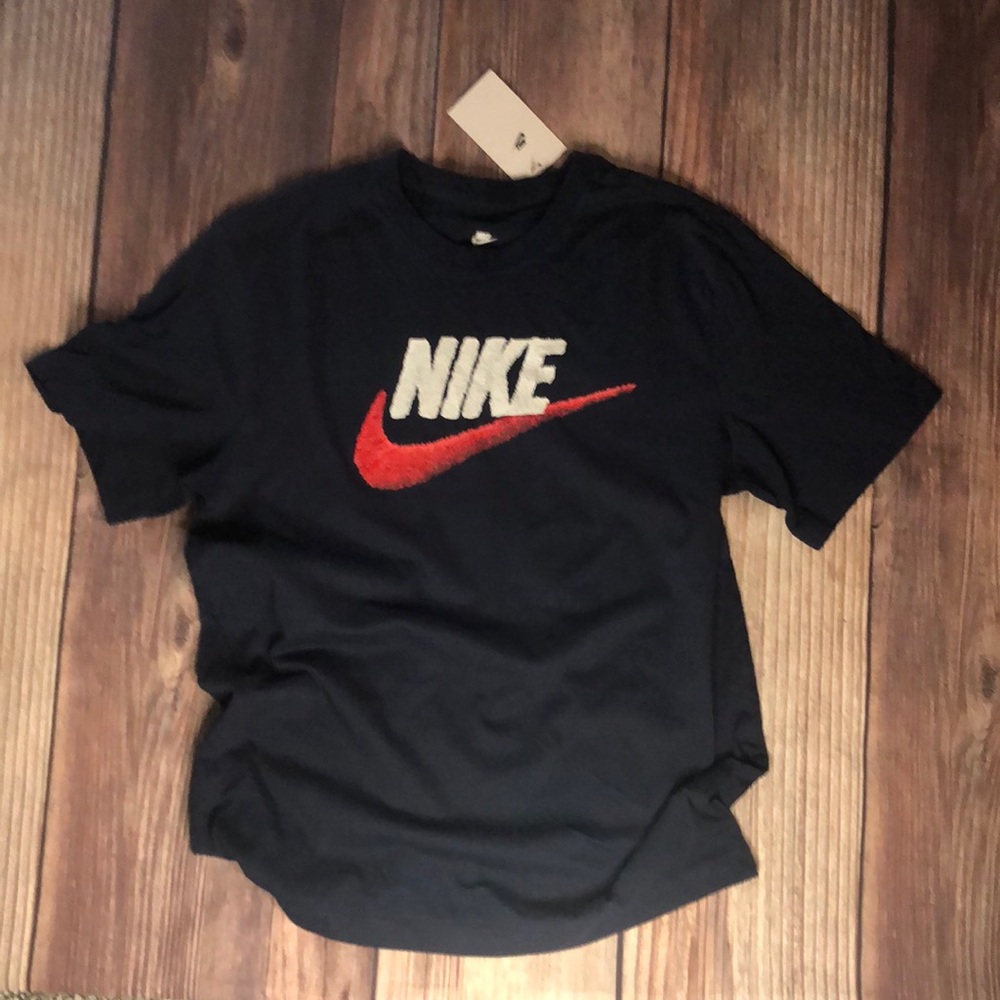 New with tags Nike tee- Mens medium